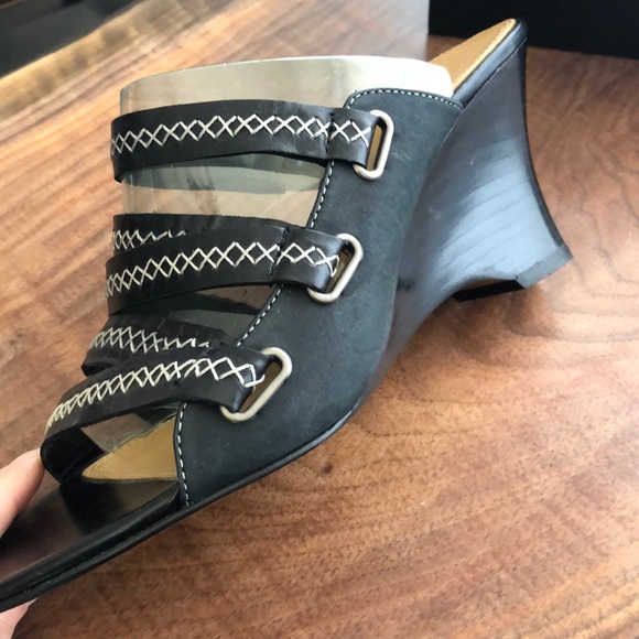 Gorgeous Tahari wedges!  7.5m - Picture 4 of 8